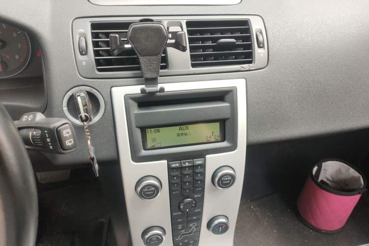 Used Volvo C30 2012 2.0L Aktiv Dynamic Package Edition Audio And AC Panel
