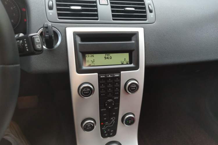 Used Volvo C30 2012 2.0L Aktiv Dynamic Package Edition Audio And AC Panel
