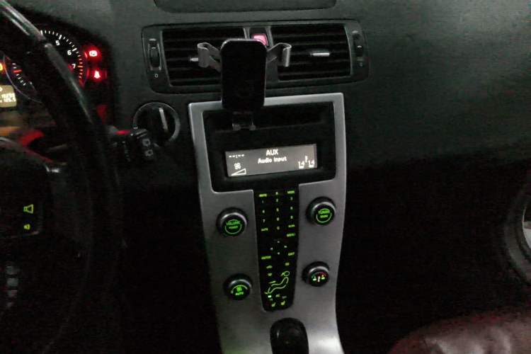 Used Volvo C30 2012 2.0L Aktiv Dynamic Package Edition Audio And AC Panel