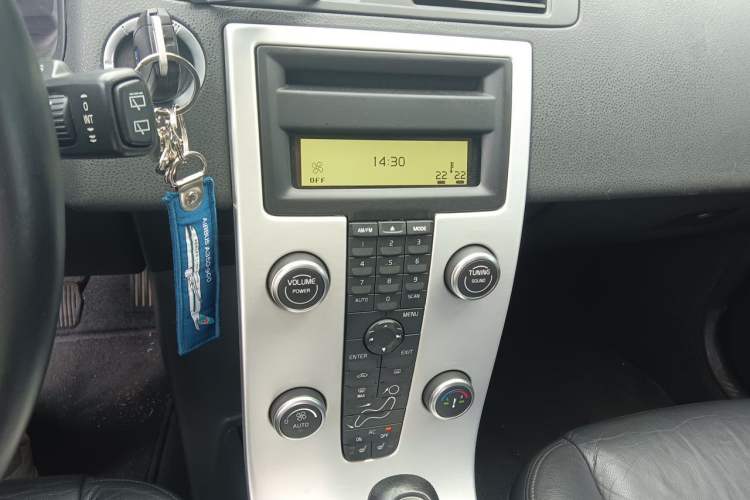 Used Volvo C30 2012 2.0L Aktiv Dynamic Package Edition Audio And AC Panel