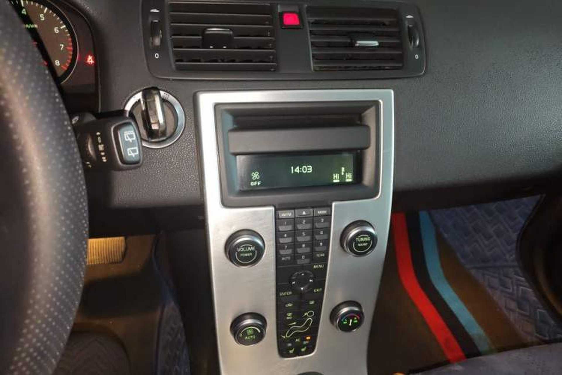 Used Volvo C30 2012 2.0L Aktiv Dynamic Package Edition Audio And AC Panel