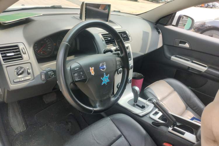 Used Volvo C30 2012 2.0L Aktiv Dynamic Package Edition Center Console