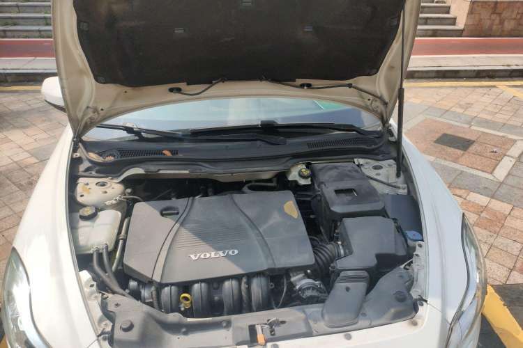 Used Volvo C30 2012 2.0L Aktiv Dynamic Package Edition Engine Bay