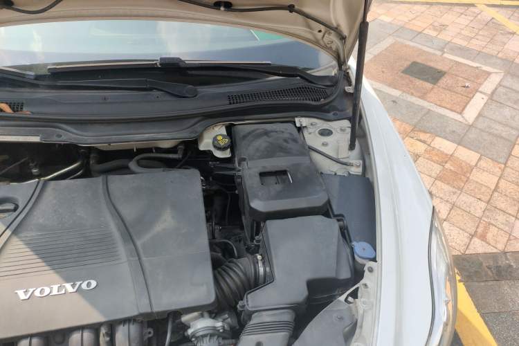 Used Volvo C30 2012 2.0L Aktiv Dynamic Package Edition Engine Bay Left