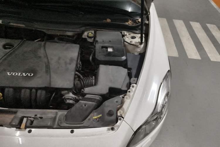 Used Volvo C30 2012 2.0L Aktiv Dynamic Package Edition Engine Bay Left