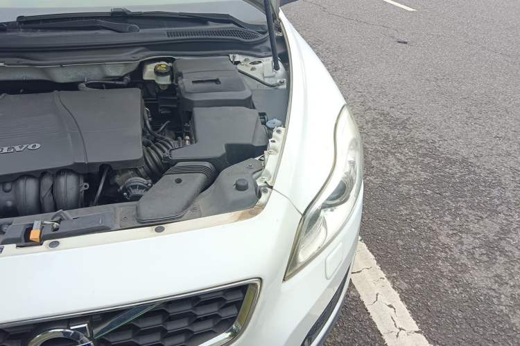 Used Volvo C30 2012 2.0L Aktiv Dynamic Package Edition Engine Bay Left