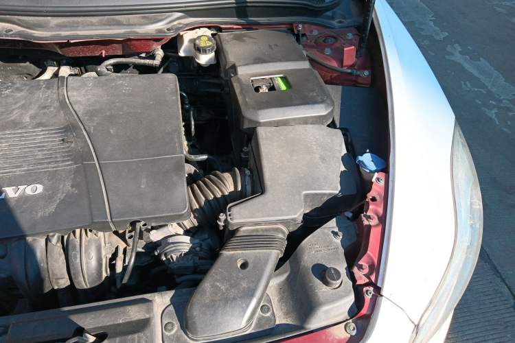 Used Volvo C30 2012 2.0L Aktiv Dynamic Package Edition Engine Bay Left