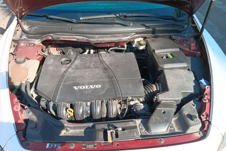 Used Volvo C30 2012 2.0L Aktiv Dynamic Package Edition Engine Bay