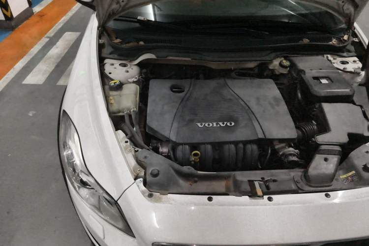 Used Volvo C30 2012 2.0L Aktiv Dynamic Package Edition Engine Bay Right