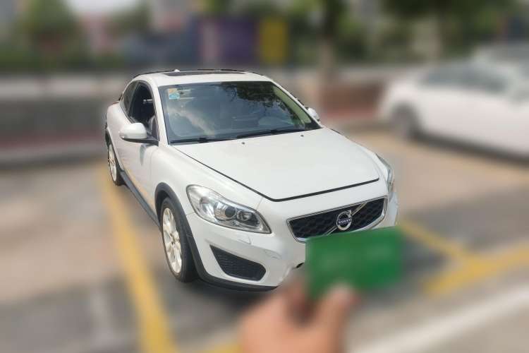 Used Volvo C30 2012 2.0L Aktiv Dynamic Package Edition Front Right 45 Deg