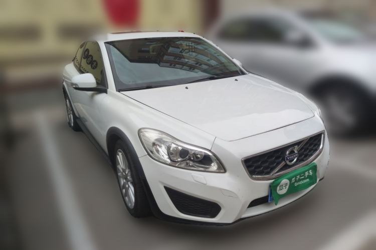 Used Volvo C30 2012 2.0L Aktiv Dynamic Package Edition Front Right 45 Deg