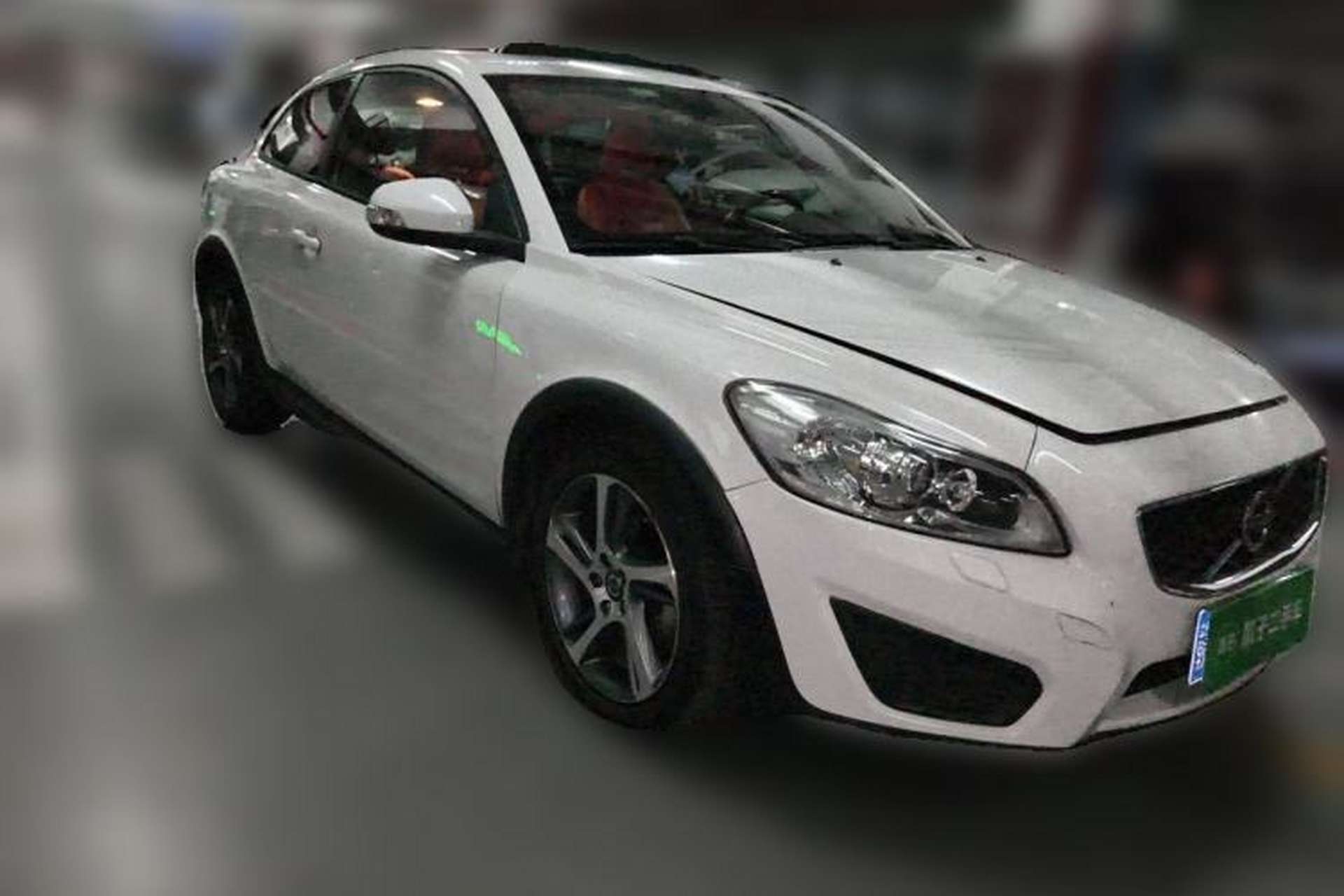 Used Volvo C30 2012 2.0L Aktiv Dynamic Package Edition Front Right 45 Deg
