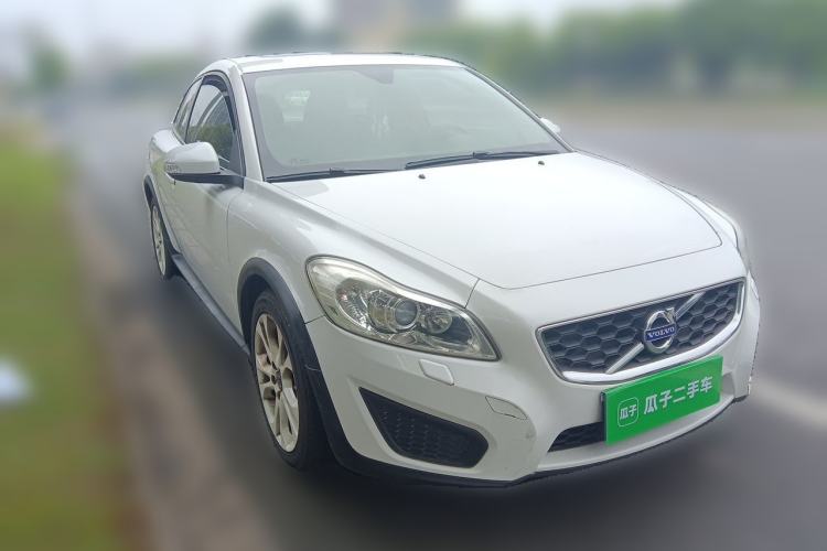 Used Volvo C30 2012 2.0L Aktiv Dynamic Package Edition Front Right 45 Deg