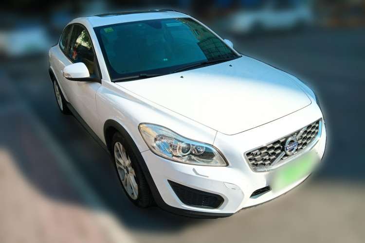 Used Volvo C30 2012 2.0L Aktiv Dynamic Package Edition Front Right 45 Deg