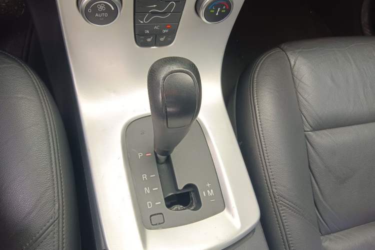 Used Volvo C30 2012 2.0L Aktiv Dynamic Package Edition Gear Lever