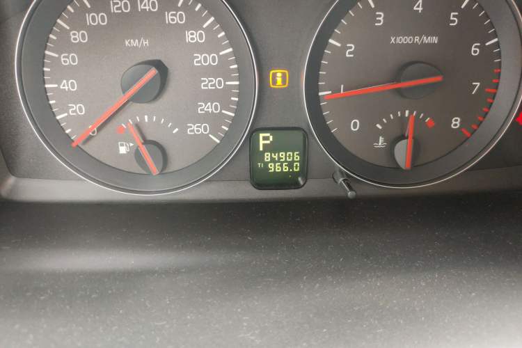 Used Volvo C30 2012 2.0L Aktiv Dynamic Package Edition Odometer Close Up
