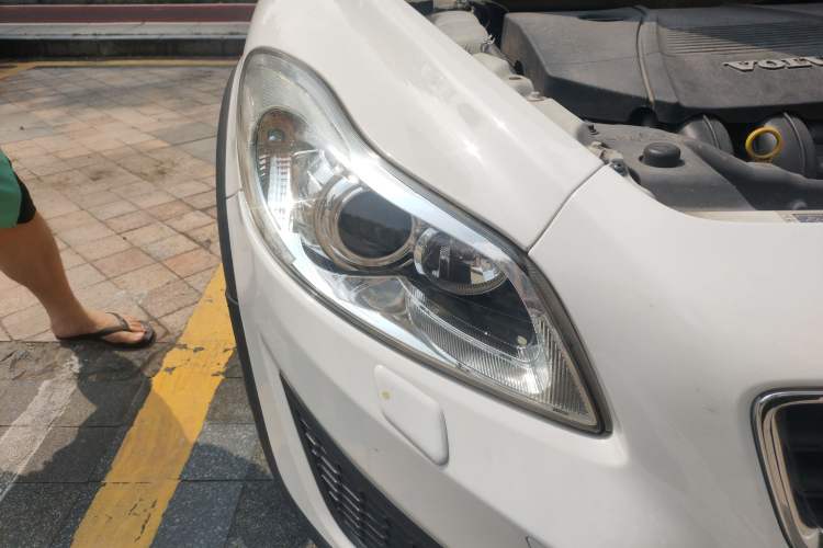 Used Volvo C30 2012 2.0L Aktiv Dynamic Package Edition Right Front Headlight