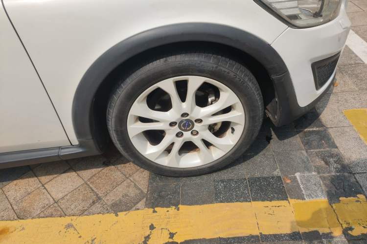 Used Volvo C30 2012 2.0L Aktiv Dynamic Package Edition Right Front Wheel Hub