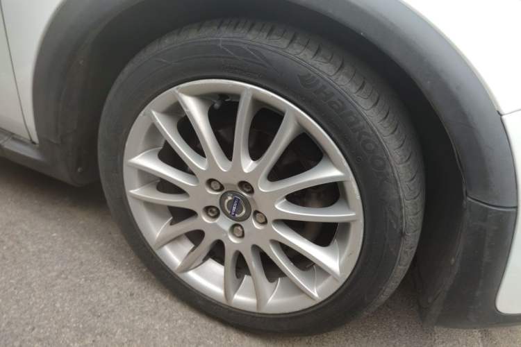 Used Volvo C30 2012 2.0L Aktiv Dynamic Package Edition Right Front Wheel Hub