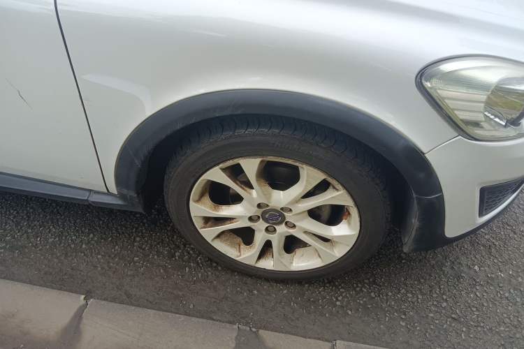 Used Volvo C30 2012 2.0L Aktiv Dynamic Package Edition Right Front Wheel Hub