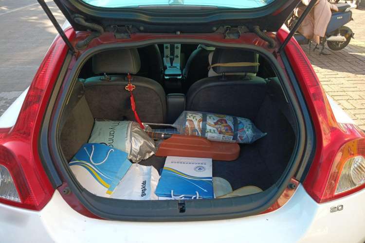 Used Volvo C30 2012 2.0L Aktiv Dynamic Package Edition Trunk