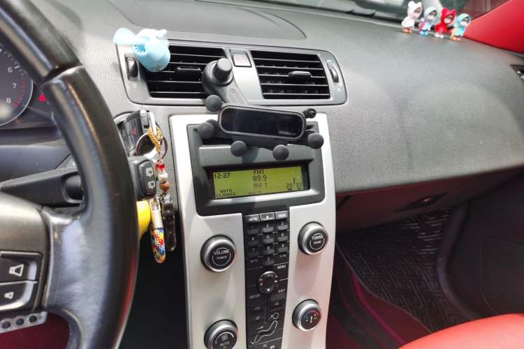 Used Volvo C30 2012 2.0L Aktiv Dynamic Package Edition Audio And AC Panel