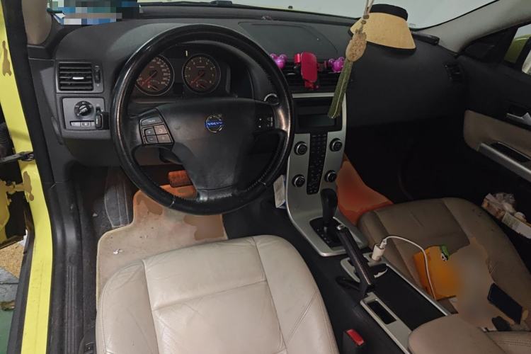 Used Volvo C30 2012 2.0L Aktiv Dynamic Package Edition Center Console
