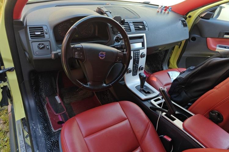 Used Volvo C30 2012 2.0L Aktiv Dynamic Package Edition Center Console