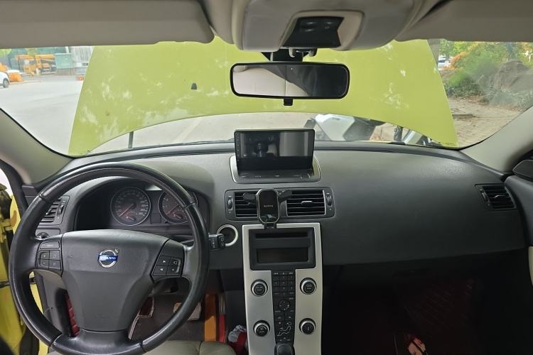 Used Volvo C30 2012 2.0L Aktiv Dynamic Package Edition Center Console