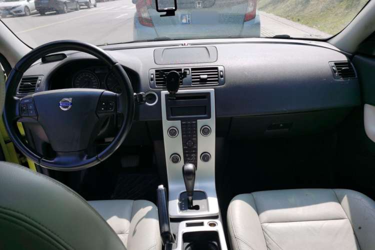 Used Volvo C30 2012 2.0L Aktiv Dynamic Package Edition Center Console