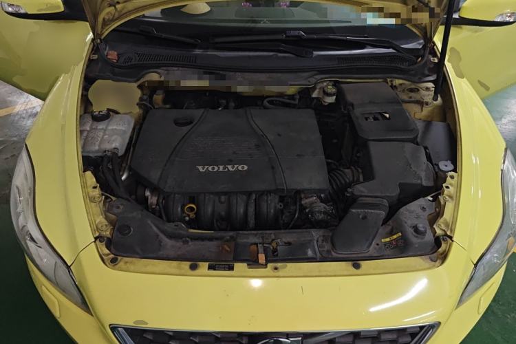 Used Volvo C30 2012 2.0L Aktiv Dynamic Package Edition Engine Bay