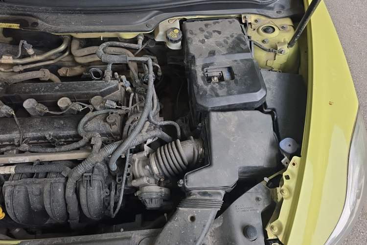 Used Volvo C30 2012 2.0L Aktiv Dynamic Package Edition Engine Bay Left