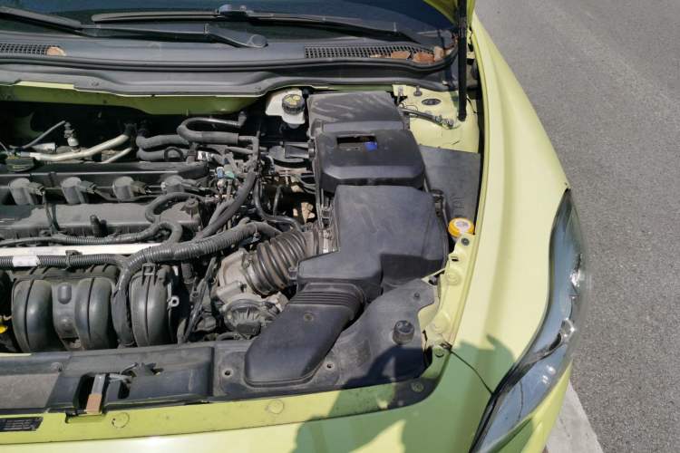 Used Volvo C30 2012 2.0L Aktiv Dynamic Package Edition Engine Bay Left