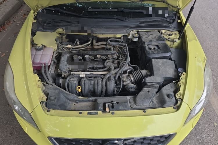 Used Volvo C30 2012 2.0L Aktiv Dynamic Package Edition Engine Bay