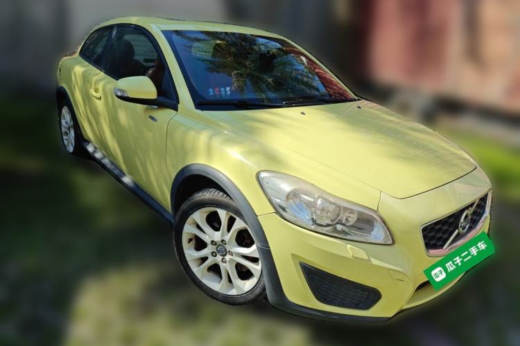 Used Volvo C30 2012 2.0L Aktiv Dynamic Package Edition Front Right 45 Deg