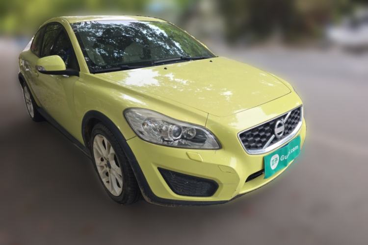 Used Volvo C30 2012 2.0L Aktiv Dynamic Package Edition Front Right 45 Deg