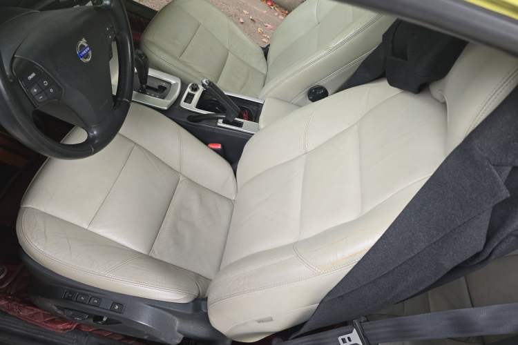 Used Volvo C30 2012 2.0L Aktiv Dynamic Package Edition Left Front Seat