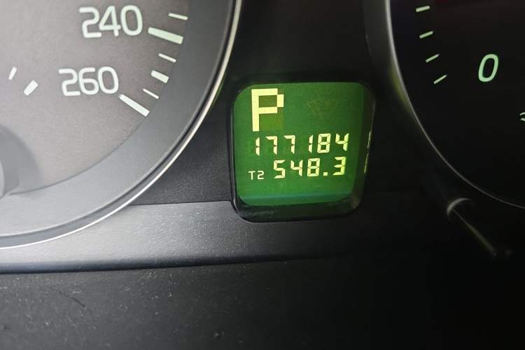 Used Volvo C30 2012 2.0L Aktiv Dynamic Package Edition Odometer Close Up