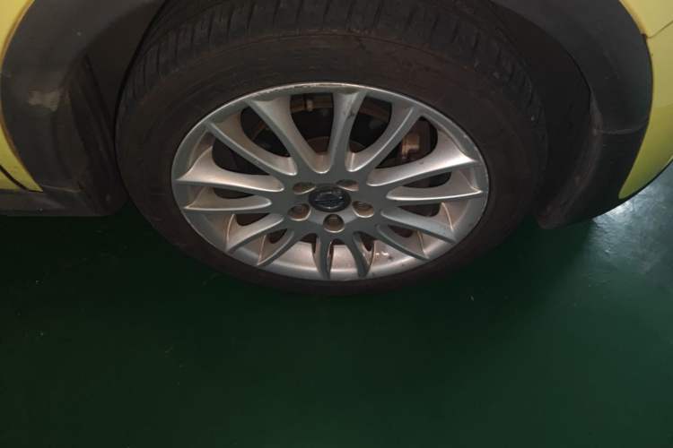 Used Volvo C30 2012 2.0L Aktiv Dynamic Package Edition Right Front Wheel Hub