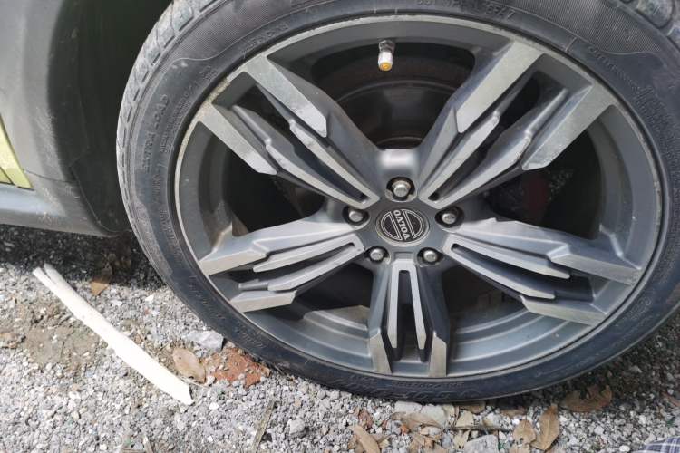 Used Volvo C30 2012 2.0L Aktiv Dynamic Package Edition Right Front Wheel Hub
