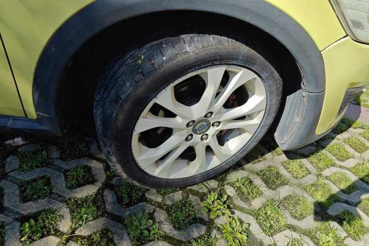 Used Volvo C30 2012 2.0L Aktiv Dynamic Package Edition Right Front Wheel Hub