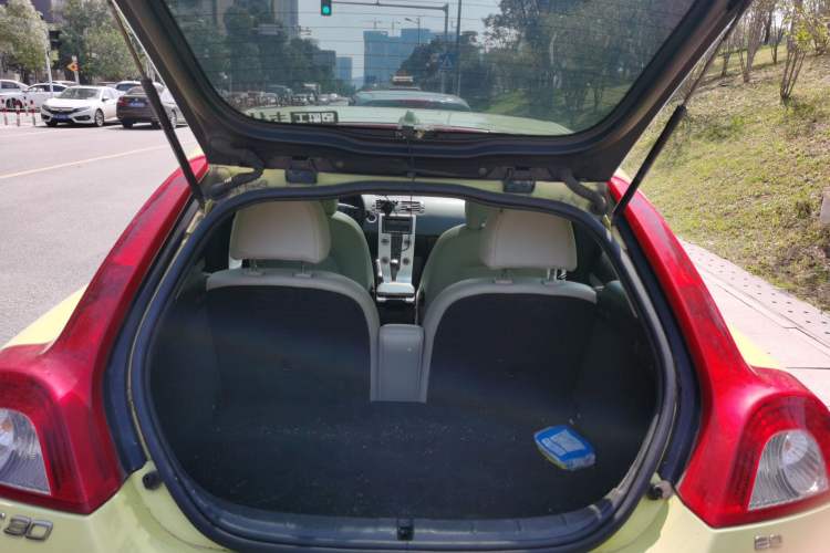 Used Volvo C30 2012 2.0L Aktiv Dynamic Package Edition Trunk