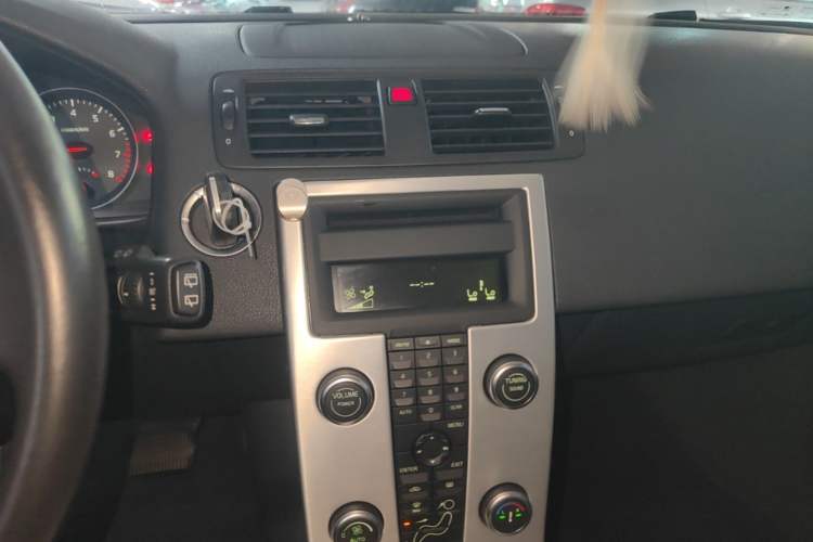 Used Volvo C30 2013 2.0L Xuan Dong Edition Audio And AC Panel