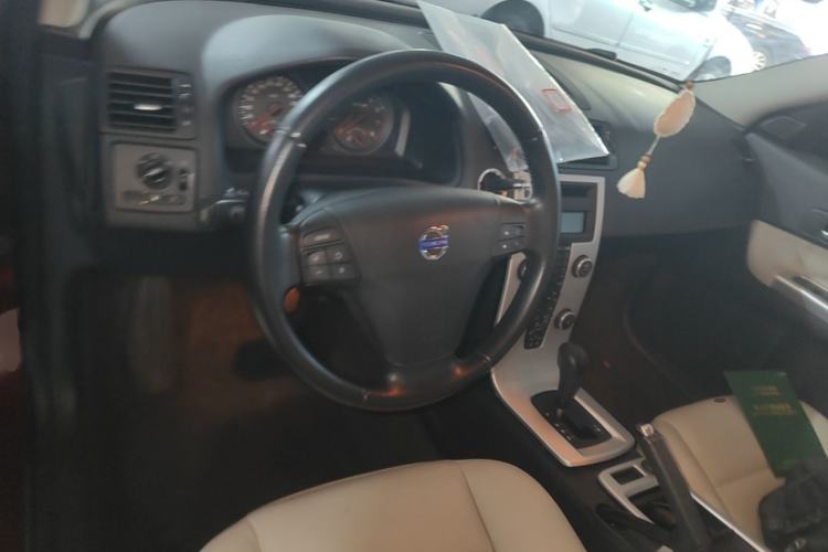 Used Volvo C30 2013 2.0L Xuan Dong Edition Center Console