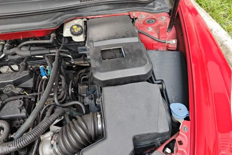Used Volvo C30 2013 2.0L Xuan Dong Edition Engine Bay Left
