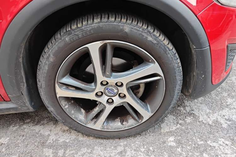 Used Volvo C30 2013 2.0L Xuan Dong Edition Right Front Wheel Hub