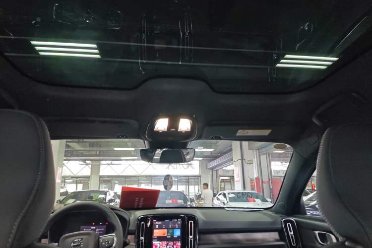 Used Volvo C40 2024 Long-Range Version Headliner