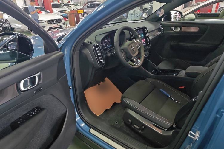 Used Volvo C40 2024 Long-Range Version Interior 3