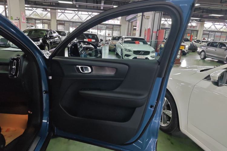 Used Volvo C40 2024 Long-Range Version Interior 5
