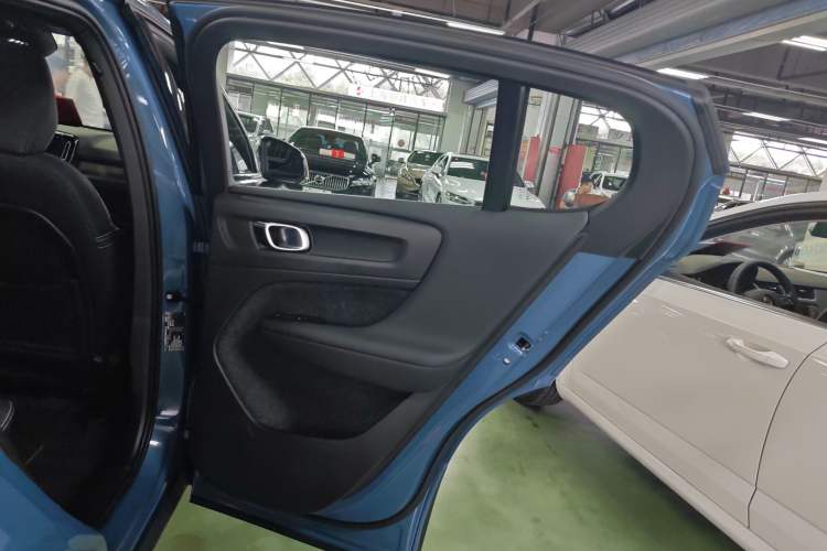 Used Volvo C40 2024 Long-Range Version Interior 6